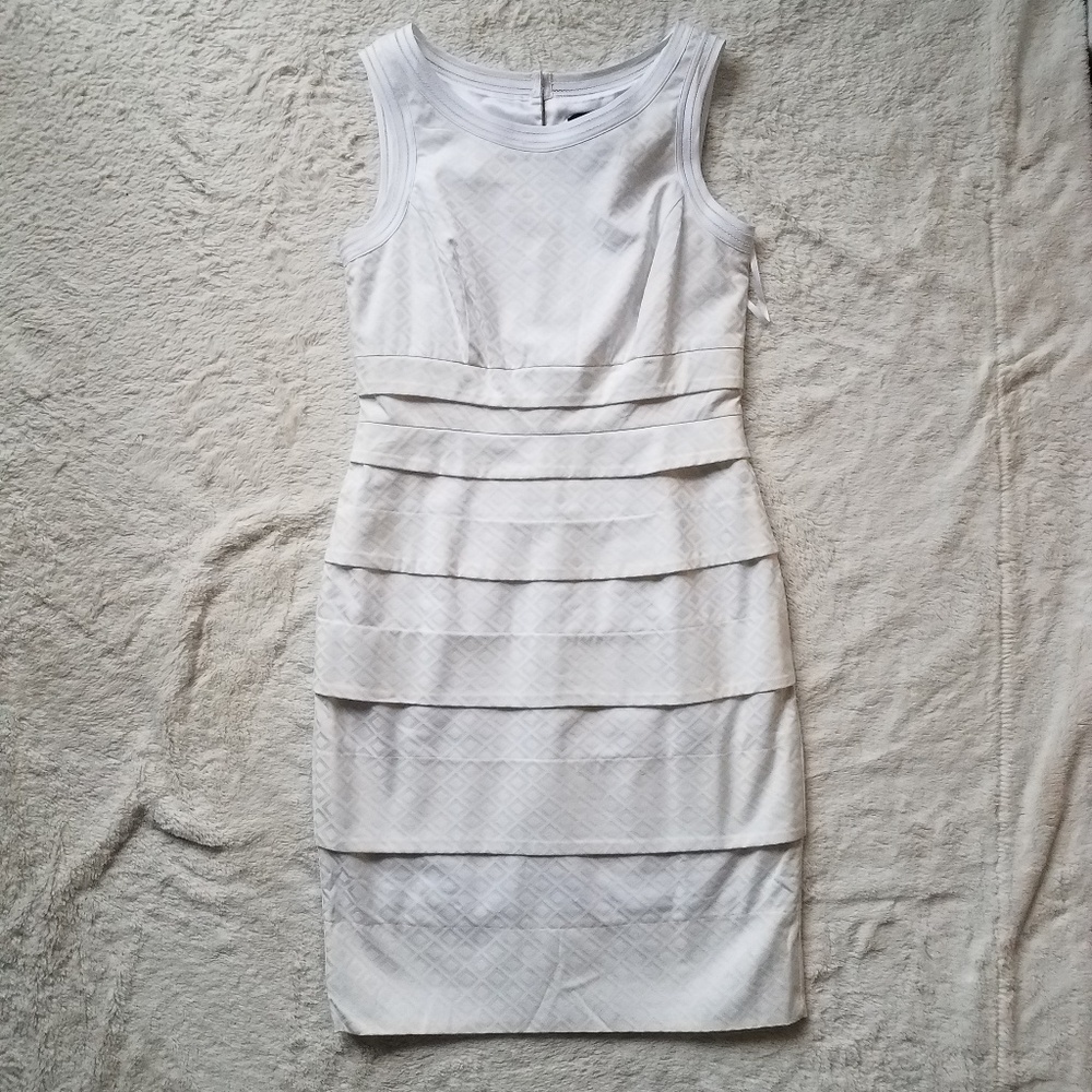 WHBM Diamond Jacquard Sheath Dress White sz 4
